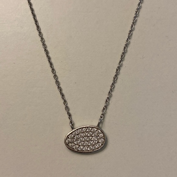 Dainty oval shaped necklace. Never worn. - Picture 2 of 7